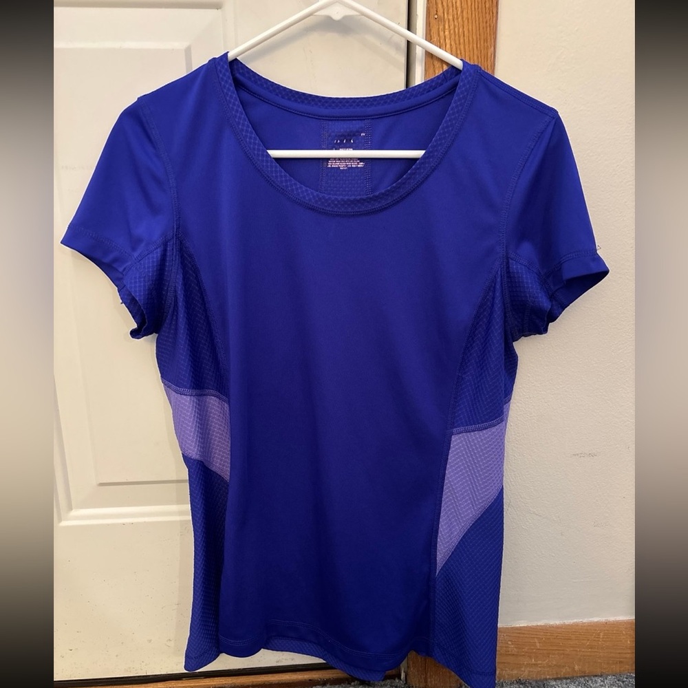 Woman’s athletic top- large